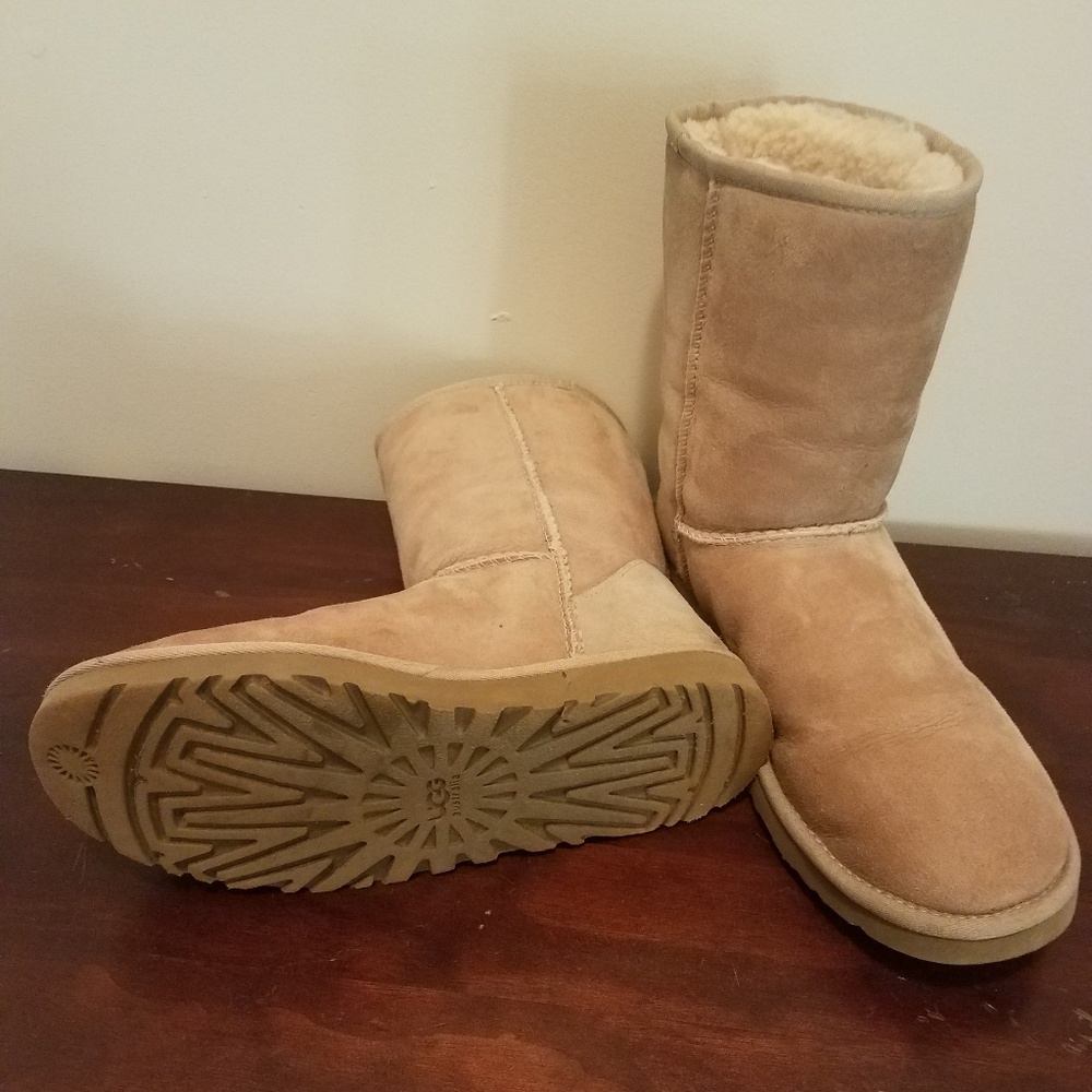 UGG Classic Short Boot